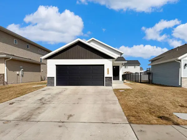 6032 80th Avenue S, Horace, ND 58047