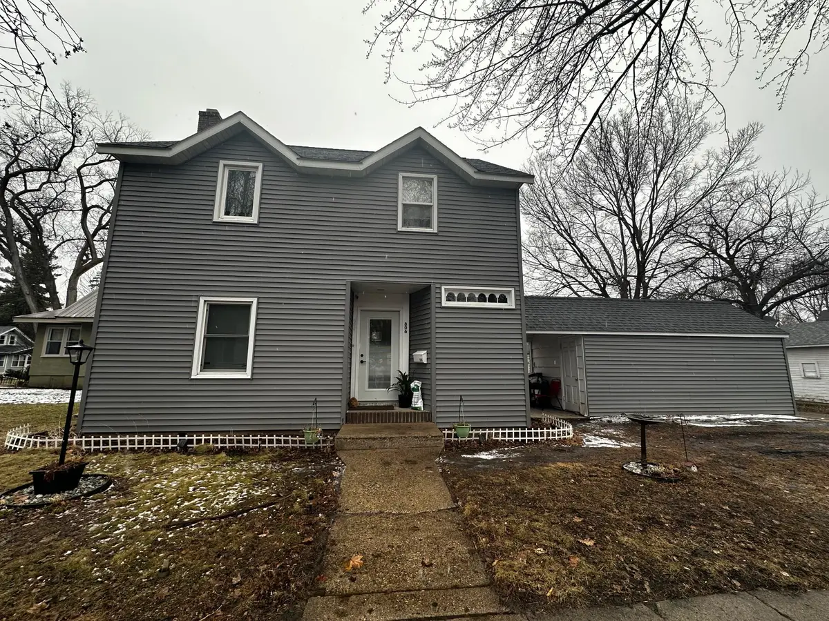 806 E Lincoln Avenue, Montevideo, MN 56265 - #1