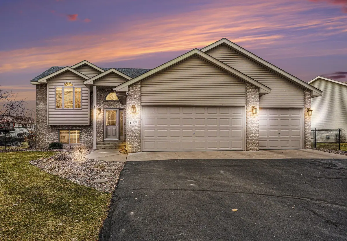 11773 N Meadow Curve, Lindstrom, MN 55045 - #1