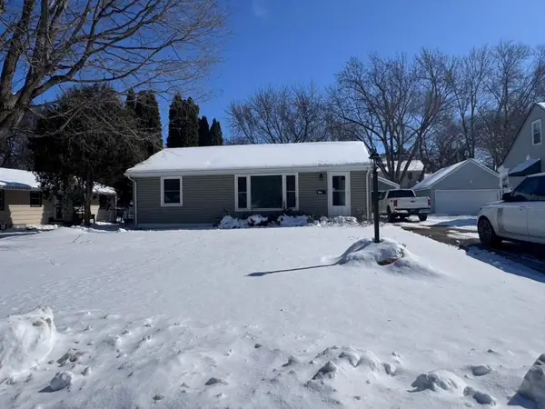 421 Jefferson Avenue S, Hopkins, MN 55343