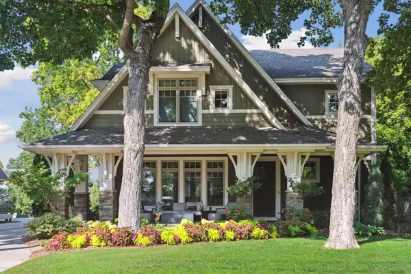 633 Park Street E, Wayzata, MN 55391