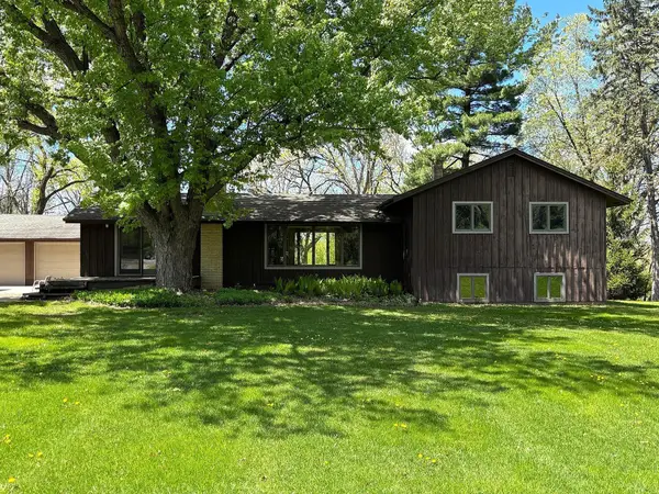 1447 Sterling Street S, Maplewood, MN 55119