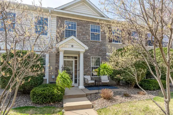 1586 Woodlynn Avenue #2, Maplewood, MN 55109