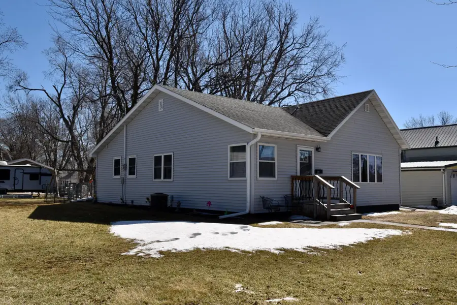 210 4th Ave, Sibley, IA 51249 - #2
