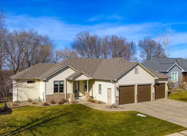 2221 Greenfield Drive E, Northfield, MN 55057