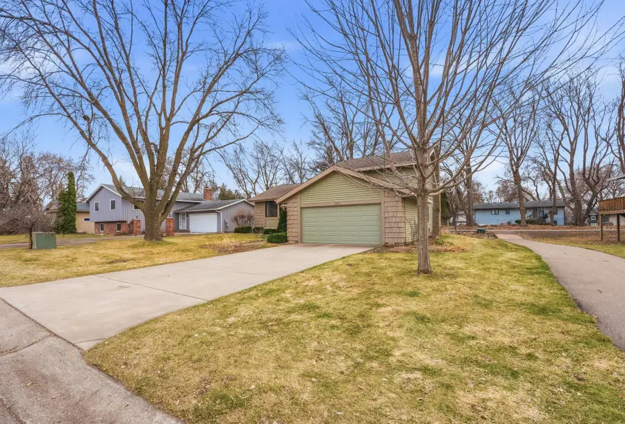 11185 Lanewood Circle, Eden Prairie, MN 55344 - #2