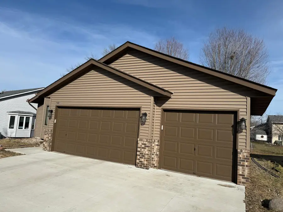 4453 Helena Road N, Oakdale, MN 55128 - #2