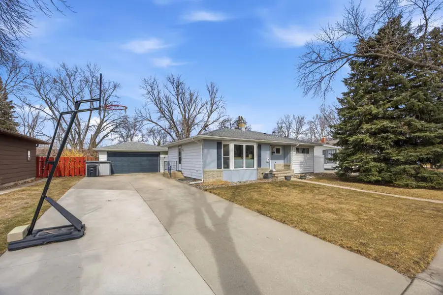 105 24th Avenue N, Fargo, ND 58102 - #2