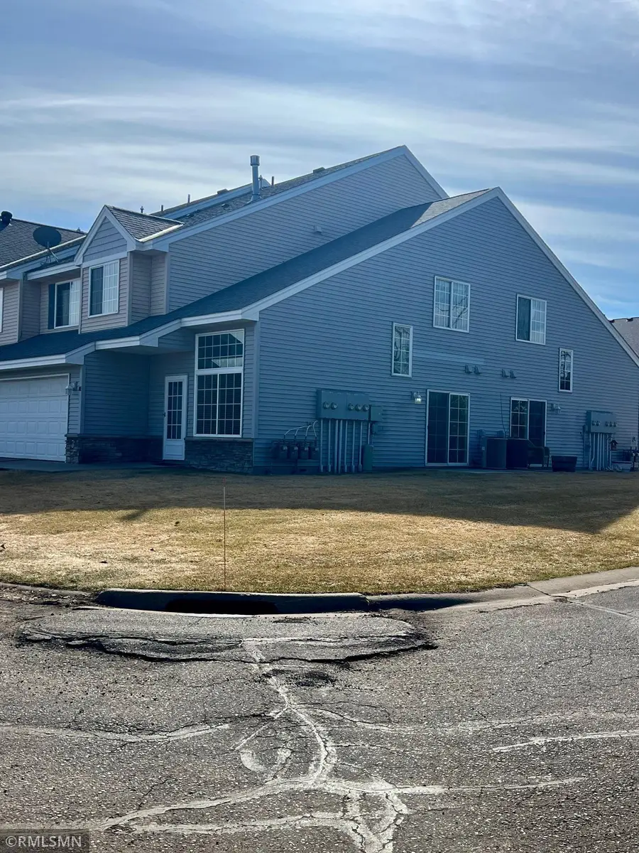 301 Roosevelt Street S #E, Cambridge, MN 55008 - #2