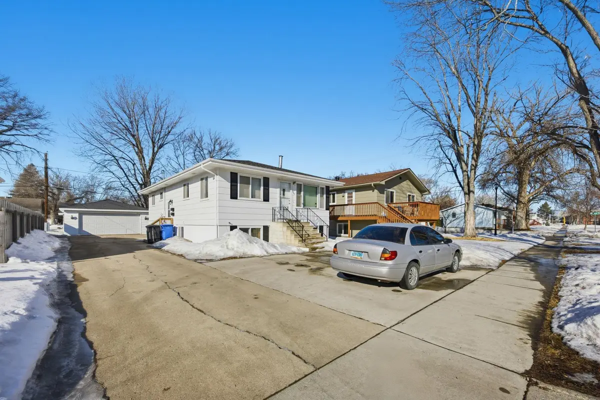1405 16th Street S, Fargo, ND 58103 - #1