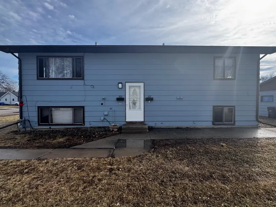 305-307 S 23rd Street S, Fargo, ND 58103 - #2