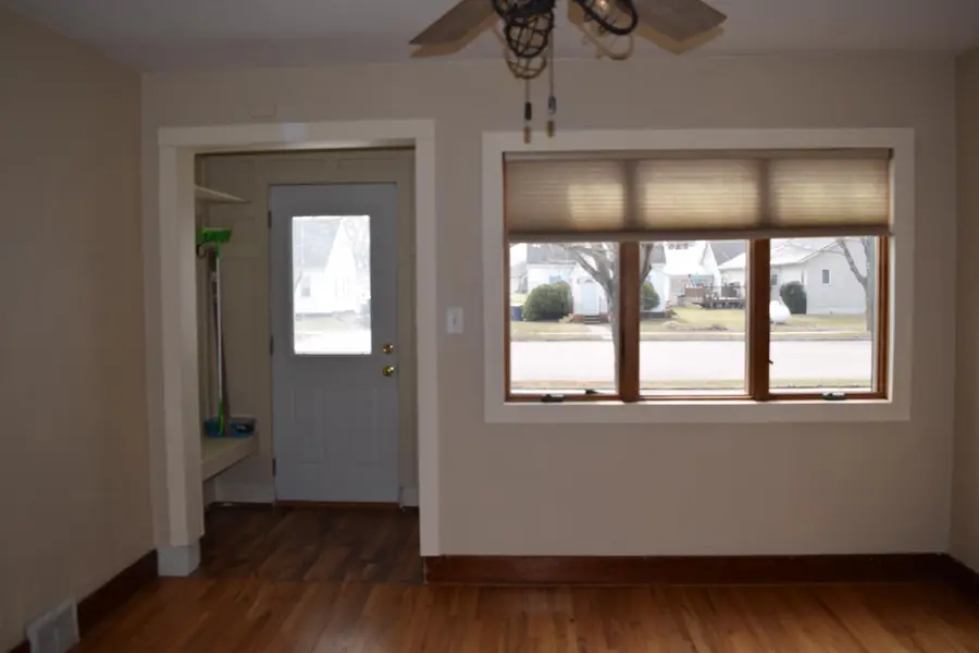 213 Brown Street W, Comfrey, MN 56019 - #2