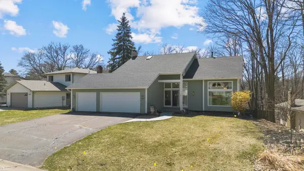 51 Choctaw Circle, Chanhassen, MN 55317