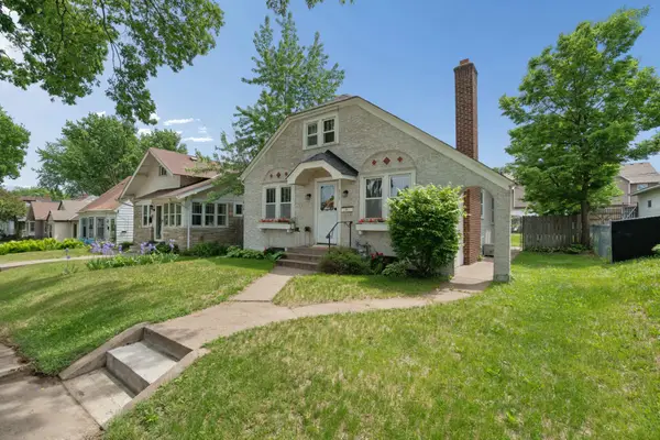 950 Hawthorne Avenue E, Saint Paul, MN 55106