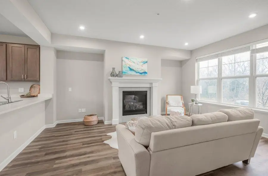 2189 Gateway Hill Road, North Saint Paul, MN 55109 - #2