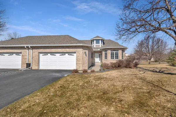 10408 Eagle Pointe Trail, Woodbury, MN 55129