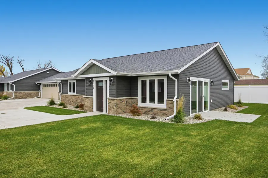 2332 30th Avenue S, Fargo, ND 58104 - #2