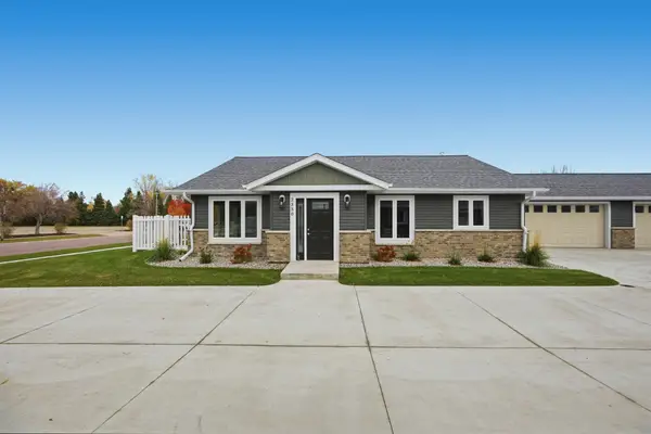 2330 30 Avenue S, Fargo, ND 58104