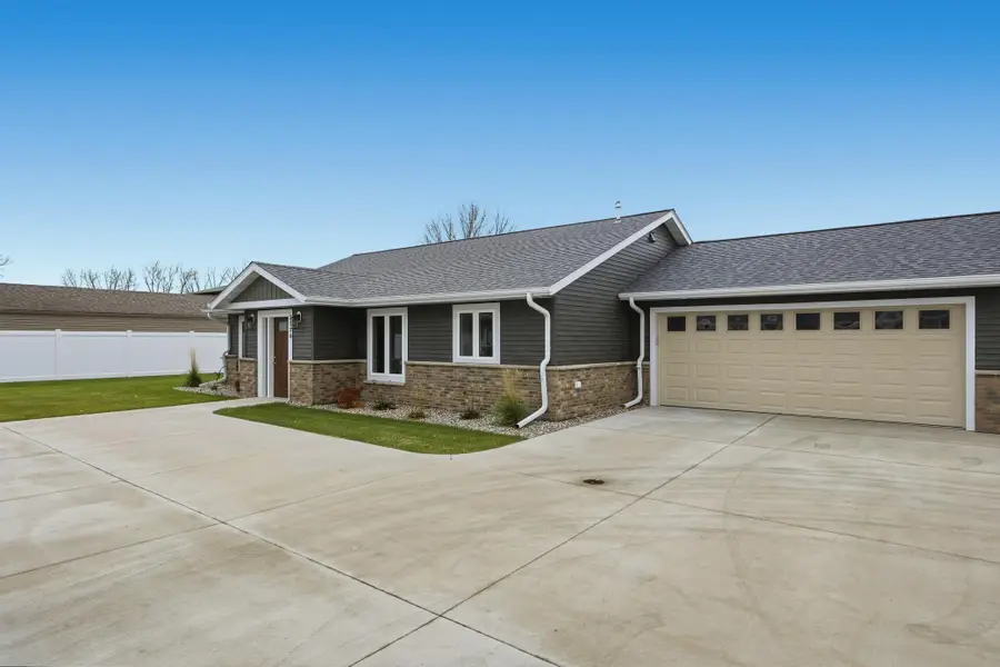 2338 30 Avenue S, Fargo, ND 58104 - #2