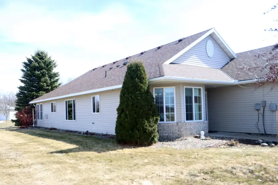 601 Cottonwood Avenue N, Litchfield, MN 55355 - #2