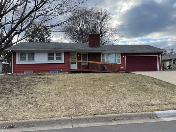 2123 Fox Place, Mendota Heights, MN 55120