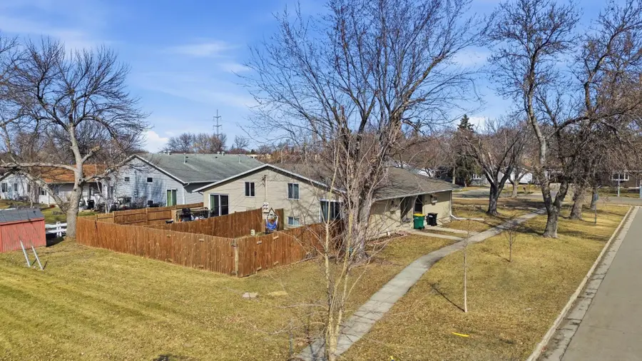431 4th Avenue E, West Fargo, ND 58078 - #2