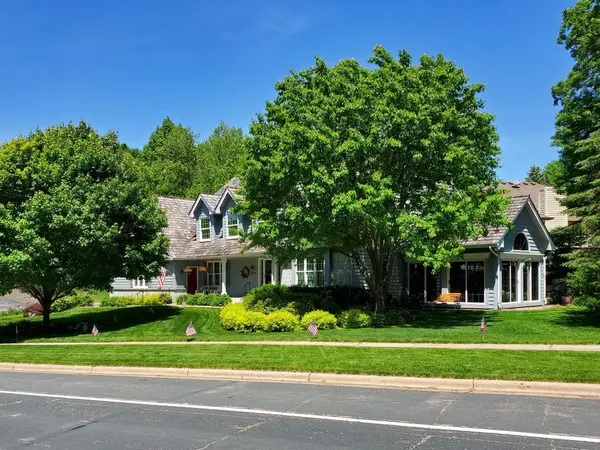 1001 Walden Court, Burnsville, MN 55337