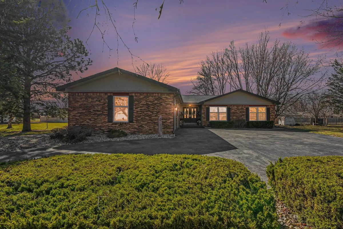 902 6th Avenue Se, Pipestone, MN 56164 - #1