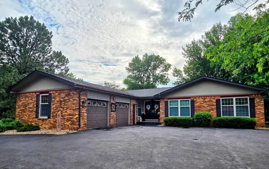 902 6th Avenue Se, Pipestone, MN 56164 - #2