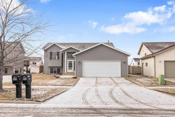 989 39th Avenue W, West Fargo, ND 58078