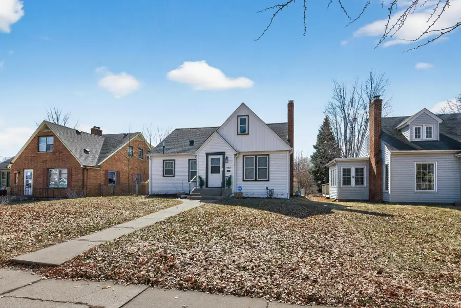 930 Hawthorne Avenue E, Saint Paul, MN 55106 - #2