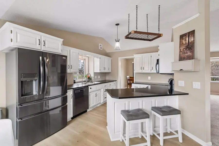 960 Saddlebrook Curve, Chanhassen, MN 55317 - #3