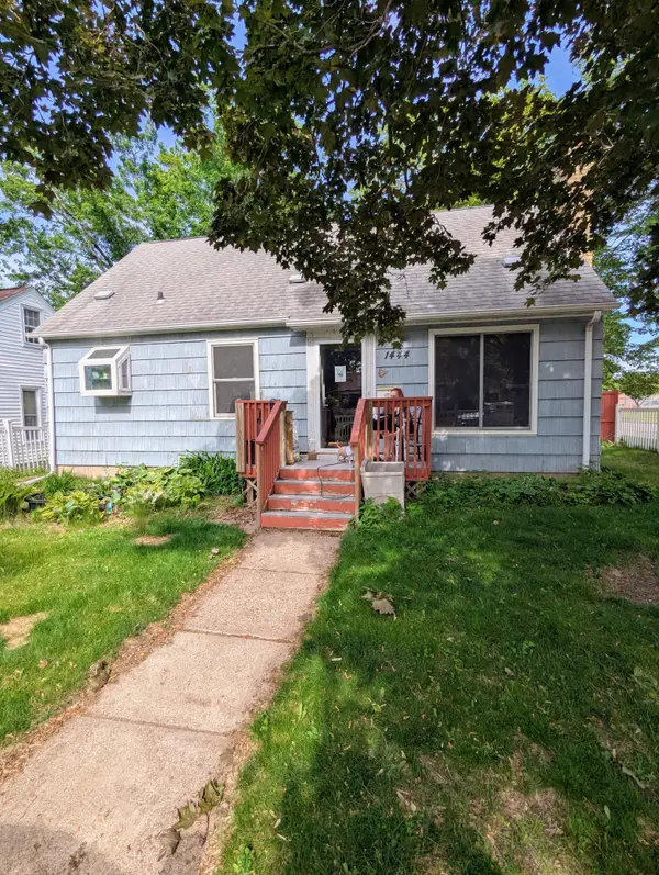 1444 Saint Albans Street N, Saint Paul, MN 55117