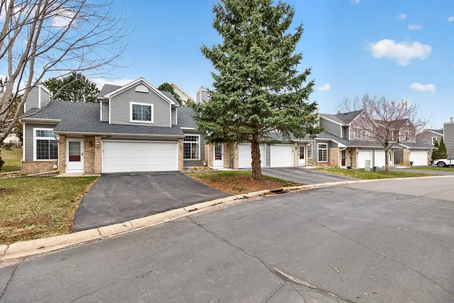 585 Mission Hills Way W, Chanhassen, MN 55317 - #2