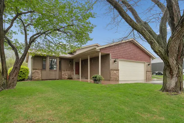 2118 Hale Avenue N, Oakdale, MN 55128