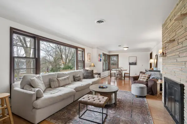 2820 Washta Bay Road, Chanhassen, MN 55331