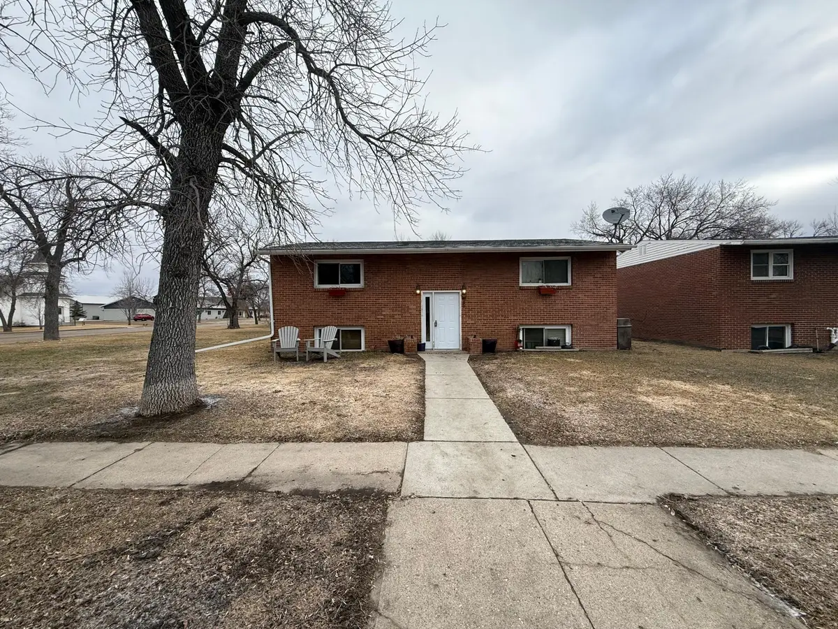 418 2nd Ave Sw, Hillsboro, ND 58045 - #1