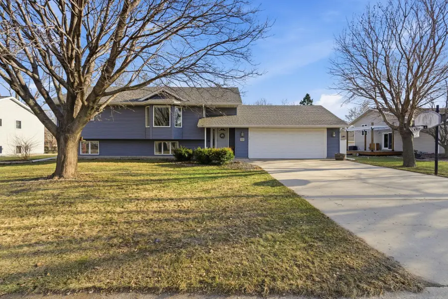 809 25th Avenue Sw, Willmar, MN 56201 - #2