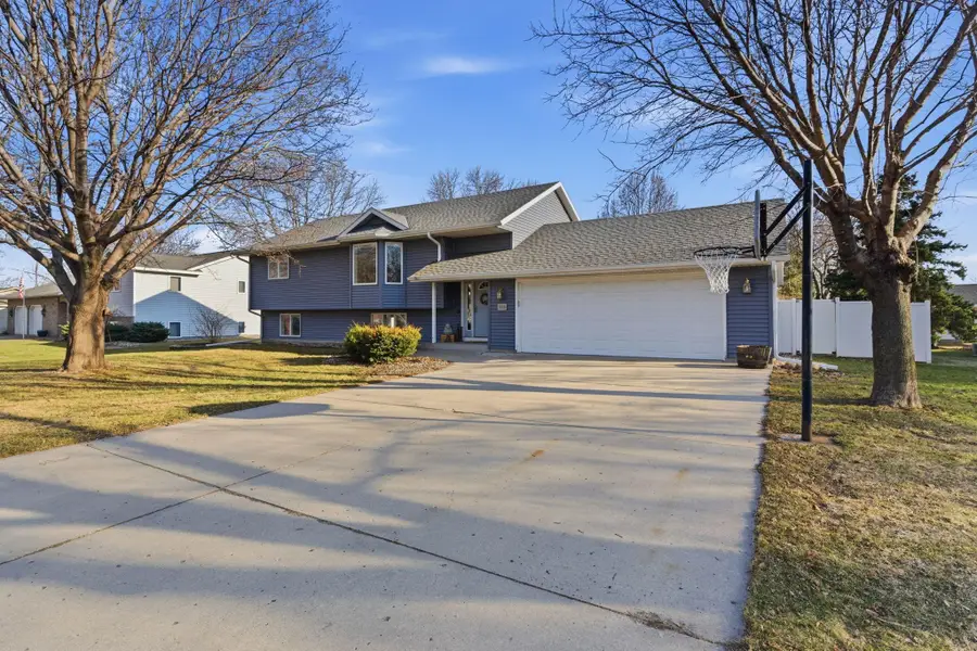 809 25th Avenue Sw, Willmar, MN 56201 - #3