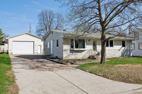 143 Horizon Circle Ne, Fridley, MN 55421