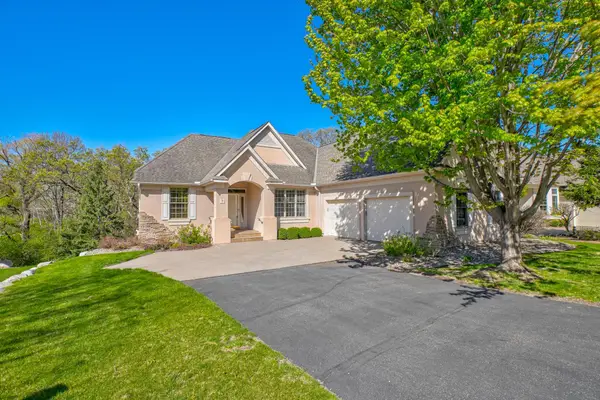 9 Knoll Road, North Oaks, MN 55127