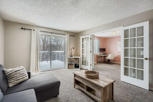 927 Pond View Court, Vadnais Heights, MN 55127