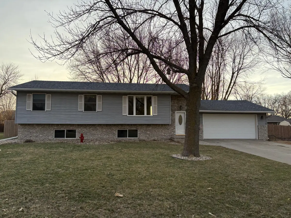 902 5th Avenue Se, Pipestone, MN 56164 - #1