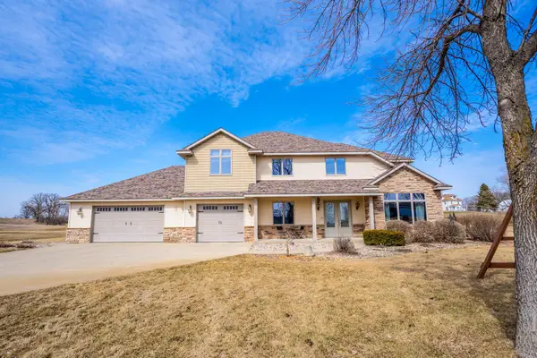 294 57th Avenue Ne, Willmar, MN 56201