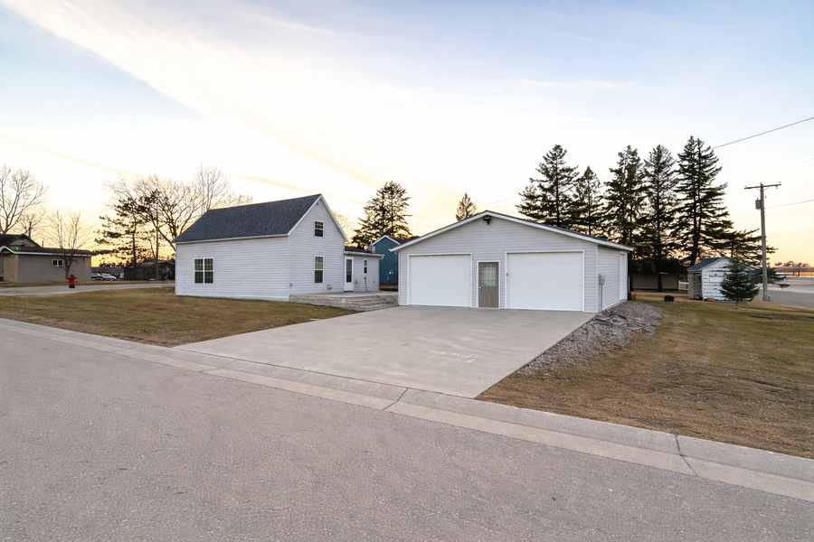 302 W Fir Avenue, Frazee, MN 56544 - #3