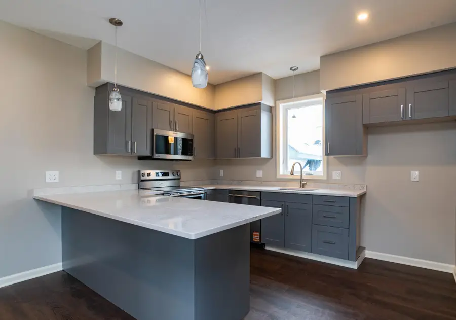 1106 Hawthorne Avenue E, Saint Paul, MN 55106 - #3