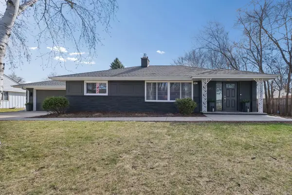 6351 Dogwood Avenue, Chanhassen, MN 55331