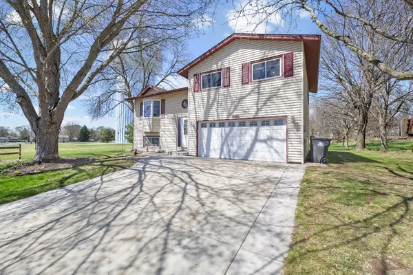 5610 Cedarwood Street Ne, Prior Lake, MN 55372