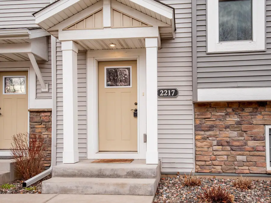 2217 Gateway Hill Road, North Saint Paul, MN 55109 - #2