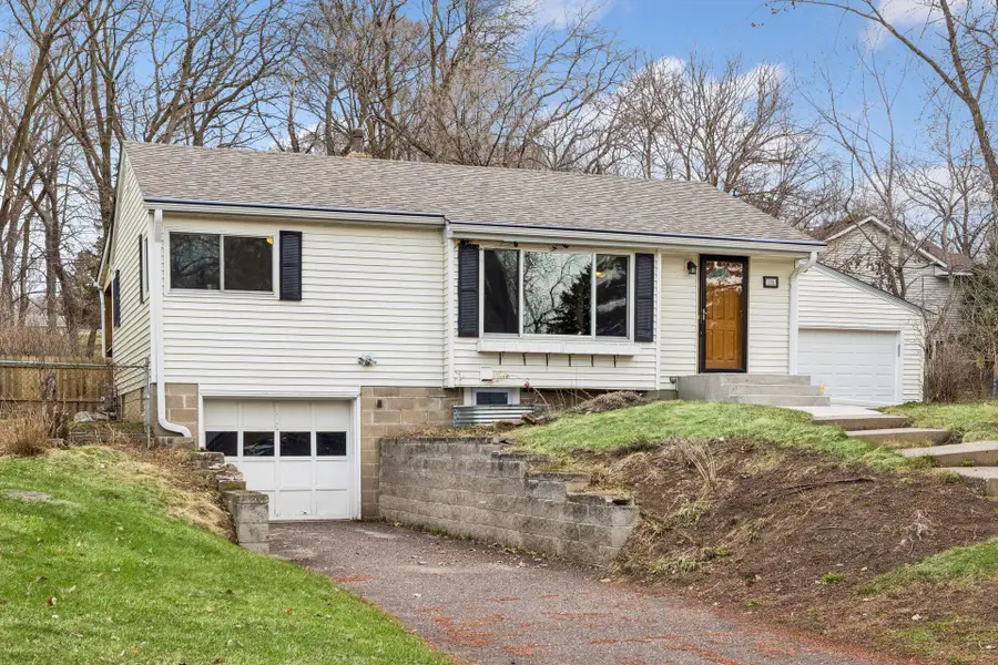 395 Eldridge Avenue W, Roseville, MN 55113 - #2